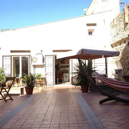La Casa Di Marzapane Bed & Breakfast 2*